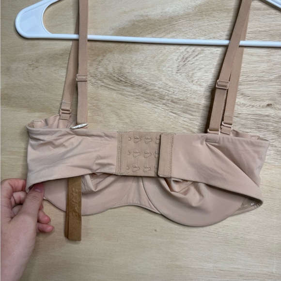 SKIMS Nude Women's Bra - Picture 2 of 2